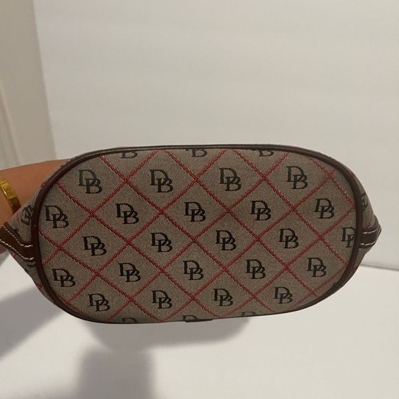 Y2K dooney & bourke signature grey & black - red quilting
Pattern satchel - Picture 6 of 6